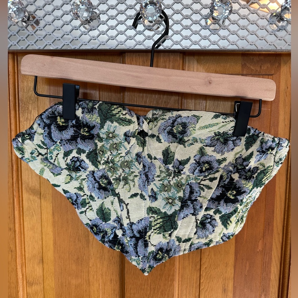 💙🤍 SHEIN floral corset top. Never worn, in great condition.🤍💙